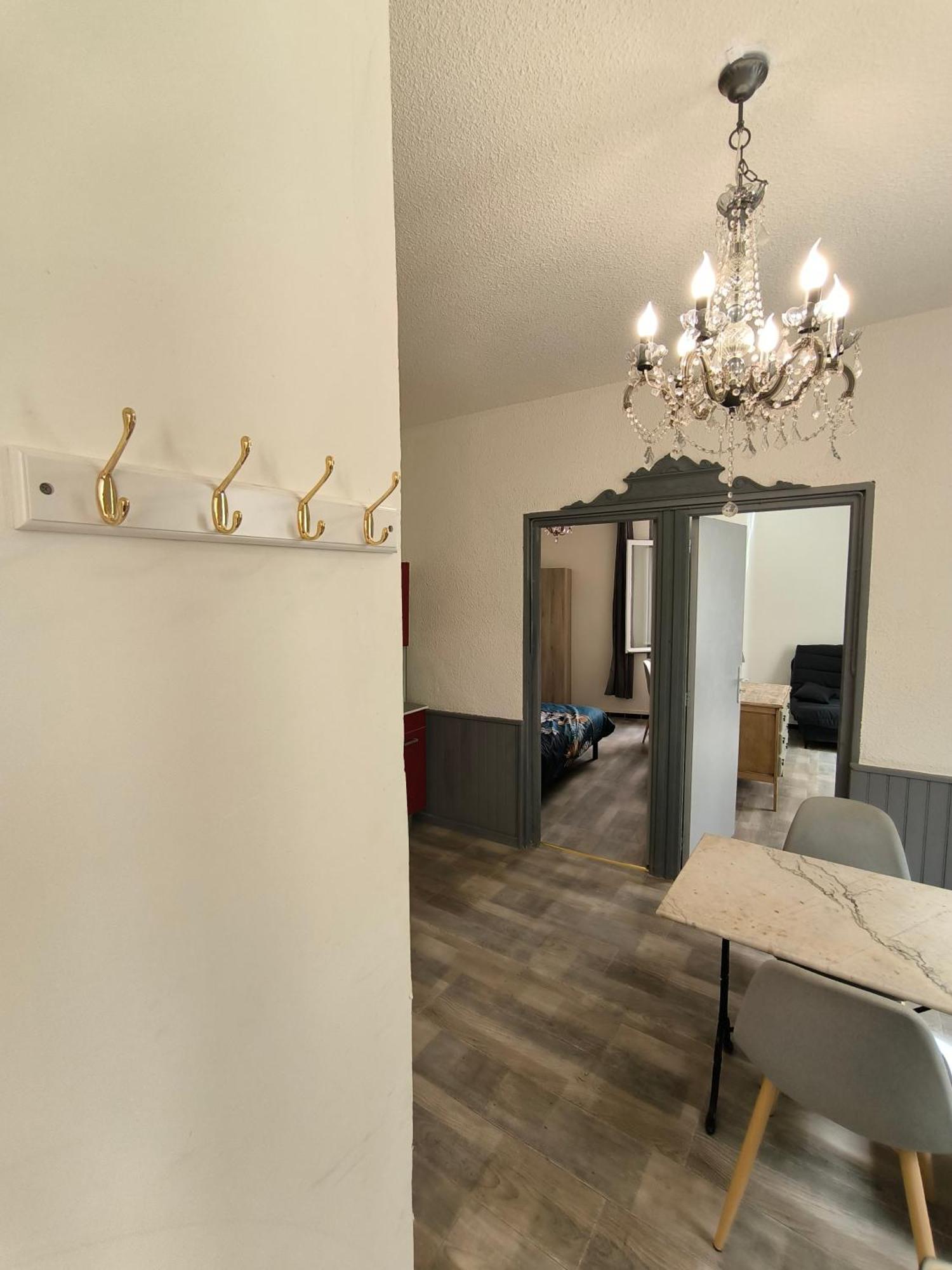 Appartement Chaleureux Dans Le Centre De بزييه المظهر الخارجي الصورة