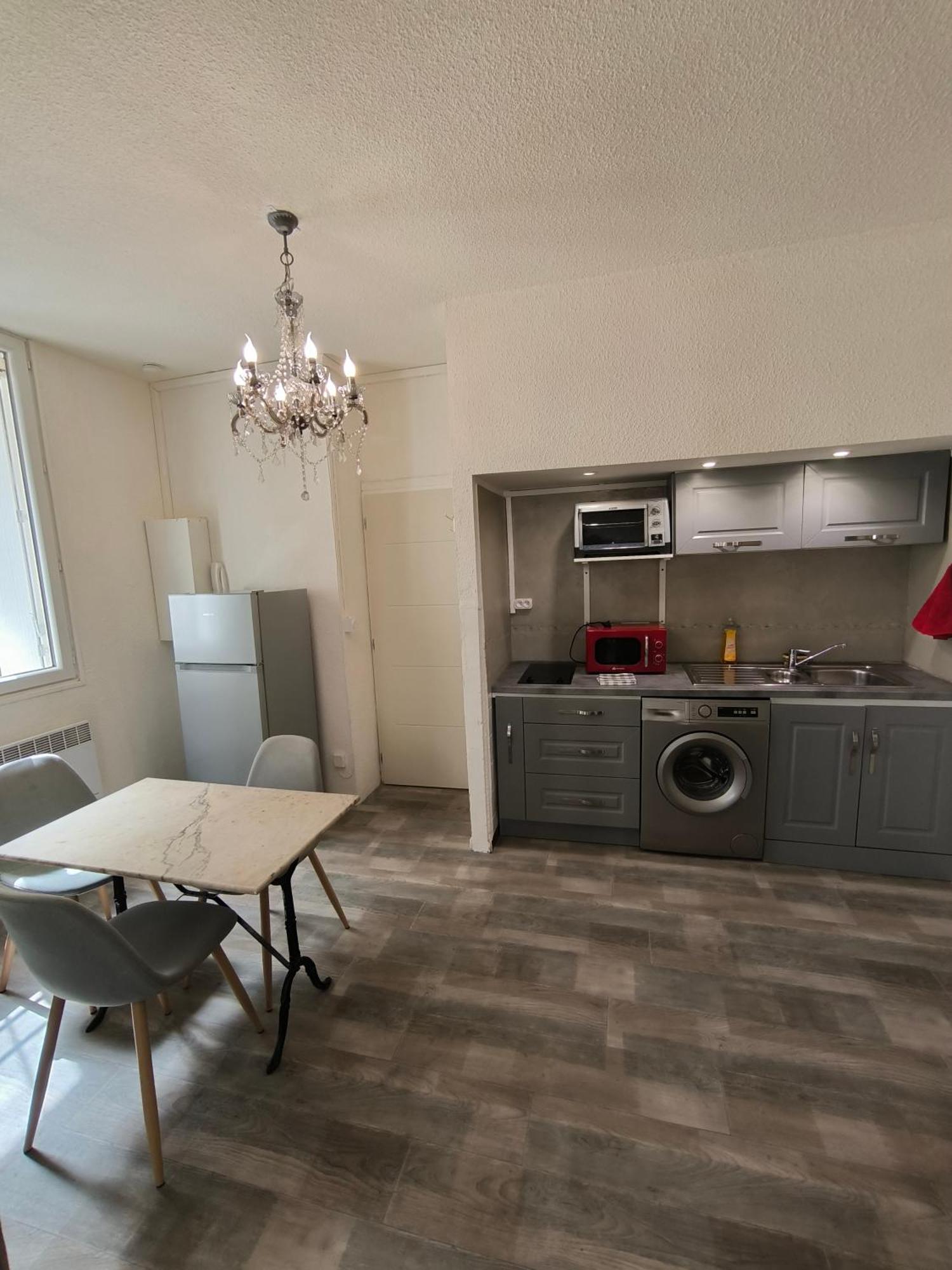Appartement Chaleureux Dans Le Centre De بزييه المظهر الخارجي الصورة
