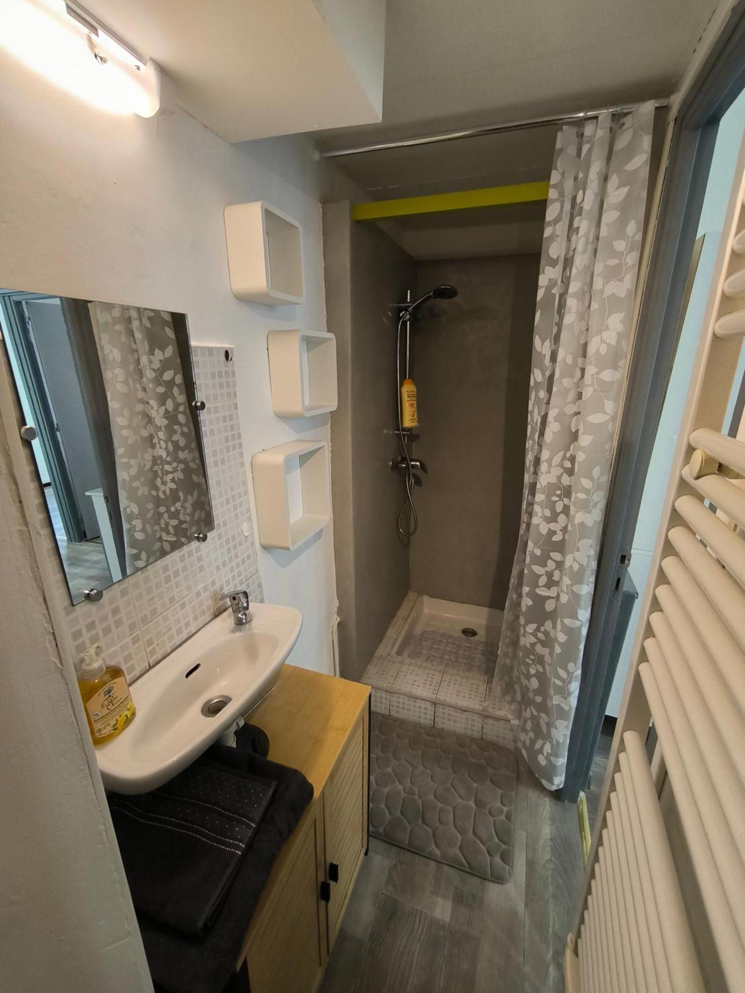 Appartement Chaleureux Dans Le Centre De بزييه المظهر الخارجي الصورة