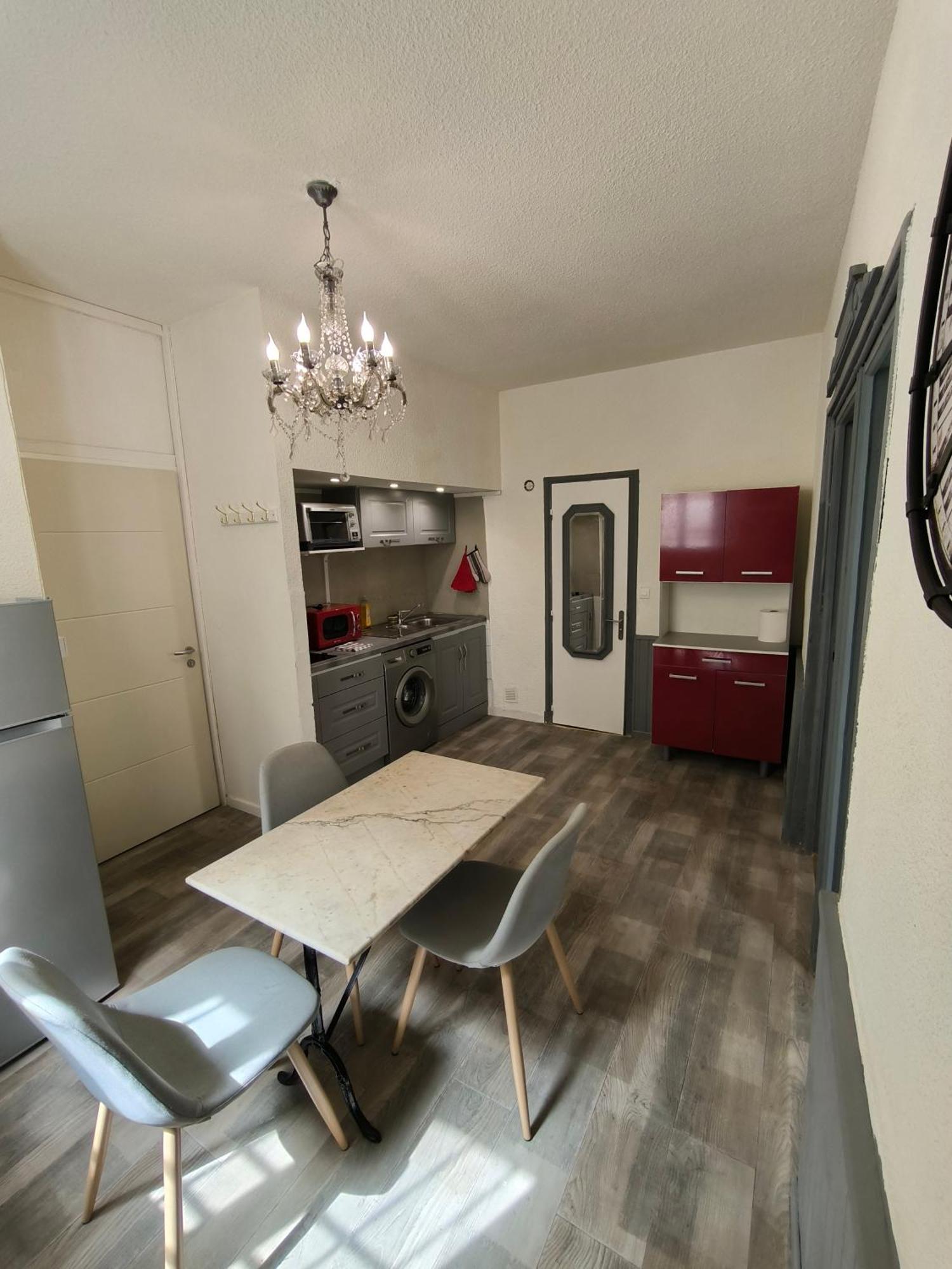 Appartement Chaleureux Dans Le Centre De بزييه المظهر الخارجي الصورة